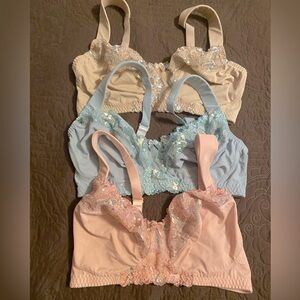 Size 38DDD 3 bras for $5….what?!?!